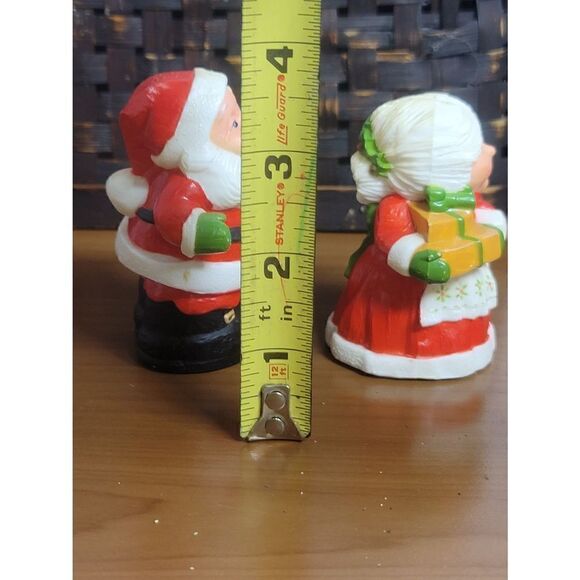 Vintage Hallmark Santa and Mrs. Claus Salt and Pepper Shakers #A49 - Picture 9 of 9